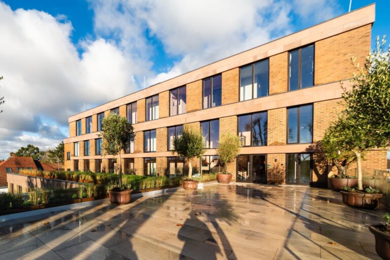 Roof terrace at Dandi Brondesbury NW2 with landscaped outdoor seating area