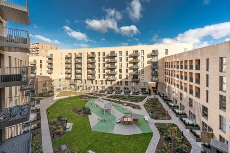 Communal courtyard at Hendon Waterside with landscaped gardens