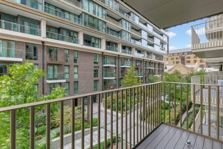 Private balcony overlooking the landscaped communal gardens at London Dock